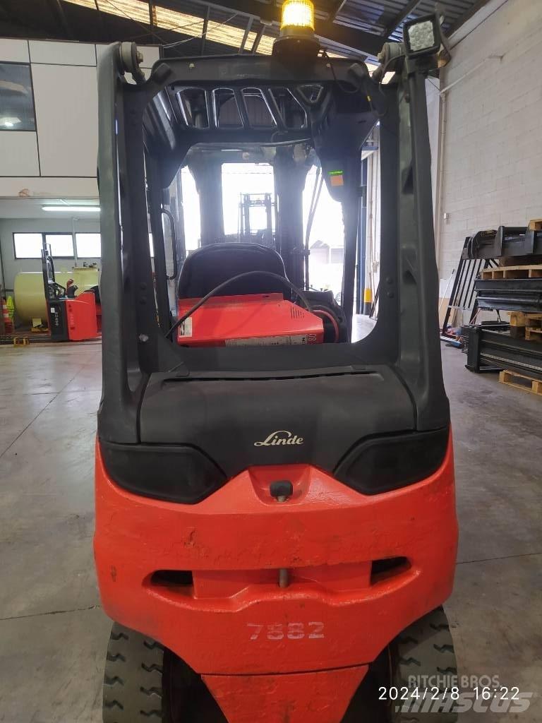 Linde E30/600 شاحنات ذات رافعات شوكية تعمل بالكهرباء
