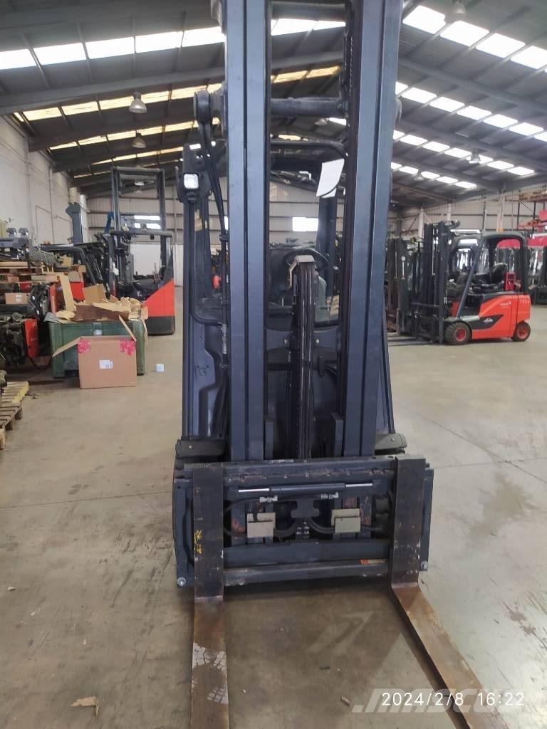 Linde E30/600 شاحنات ذات رافعات شوكية تعمل بالكهرباء