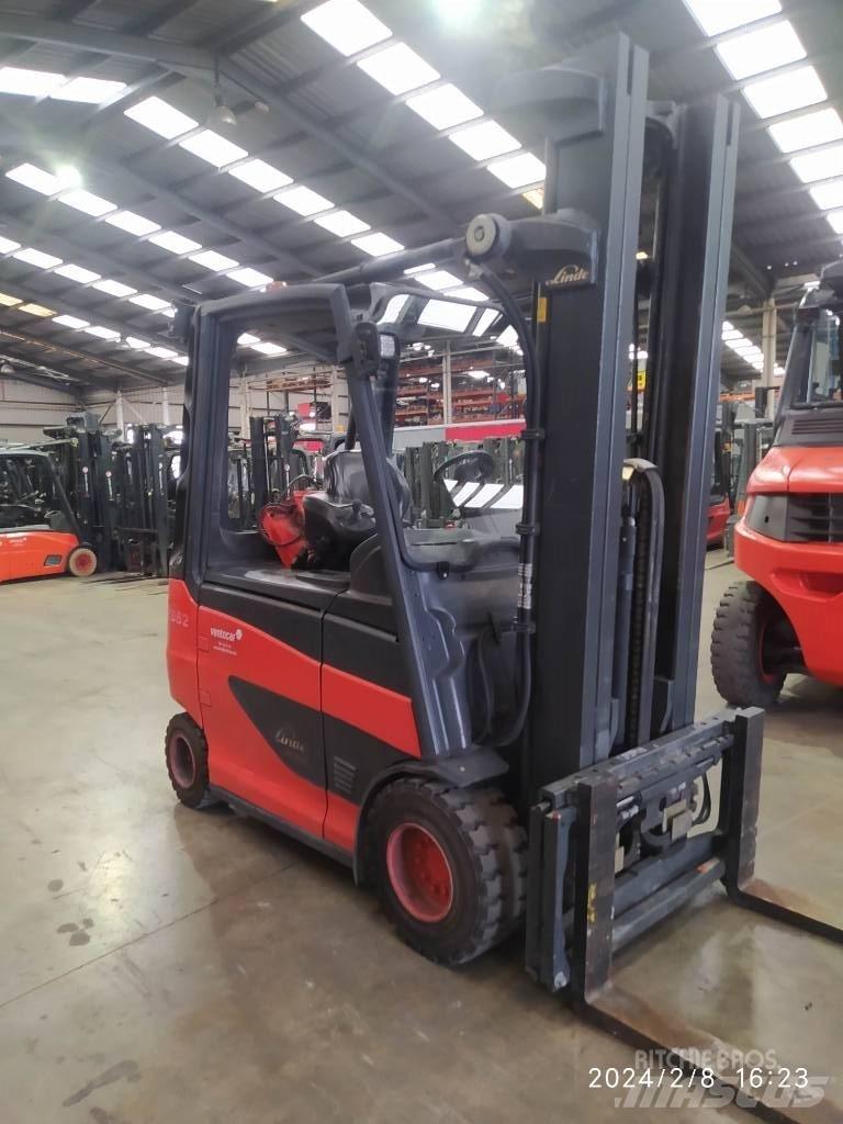 Linde E30/600 شاحنات ذات رافعات شوكية تعمل بالكهرباء