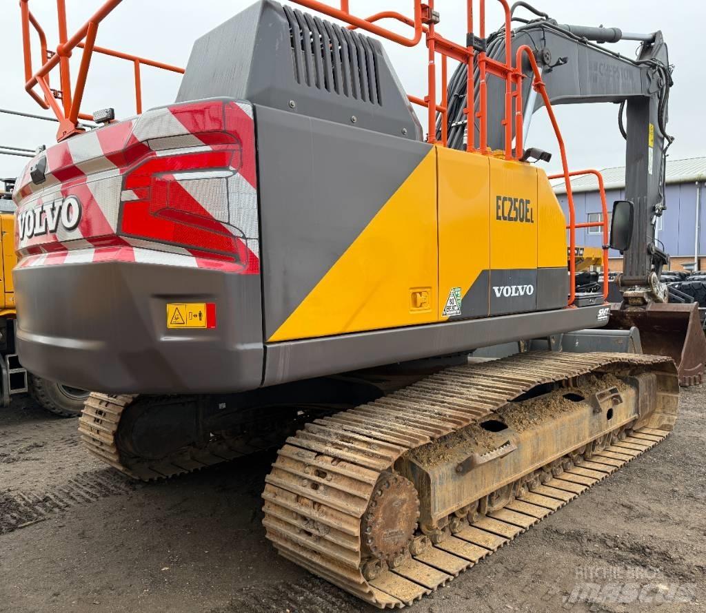 Volvo EC 250 EL حفارات زحافة