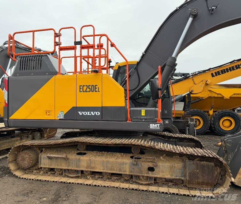 Volvo EC 250 EL حفارات زحافة