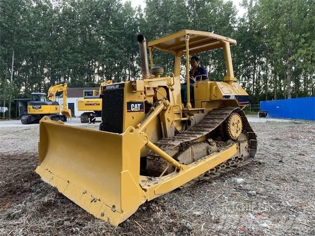 CAT D 5 H بلدوزرات مجنزرة