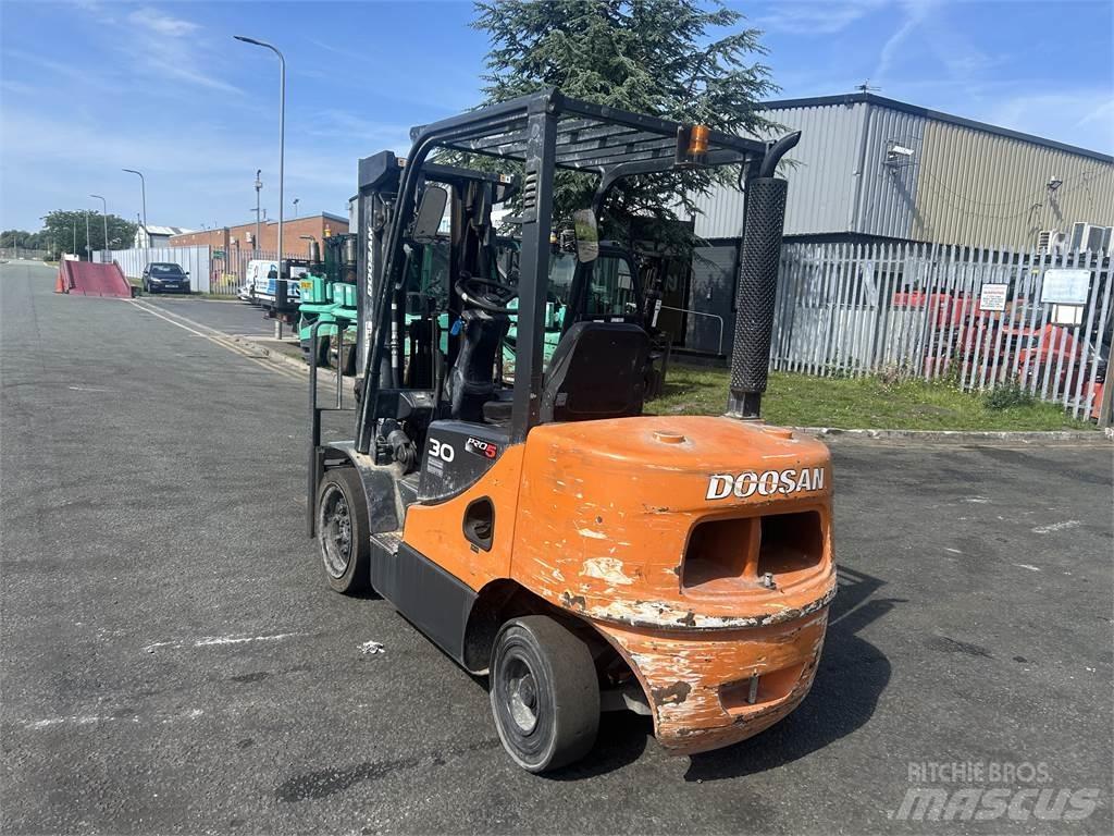 Doosan D30S-5 شاحنات الديزل