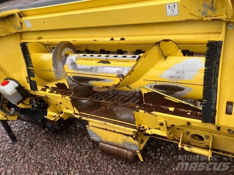 John Deere 8400 علافات ذاتية الدفع