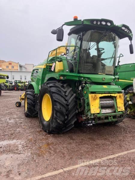 John Deere 8400 علافات ذاتية الدفع