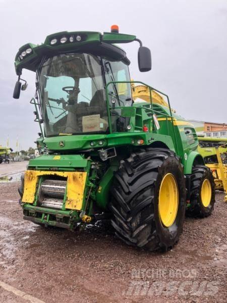 John Deere 8400 علافات ذاتية الدفع