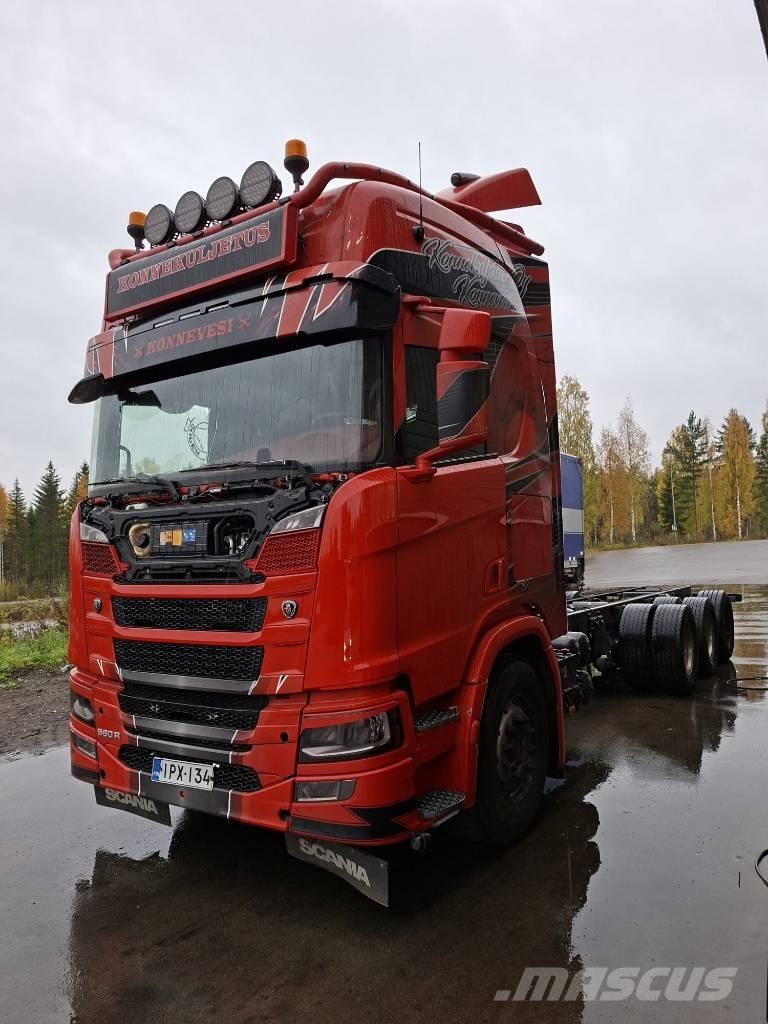 Scania R 560 شاحنات بمقصورة وهيكل