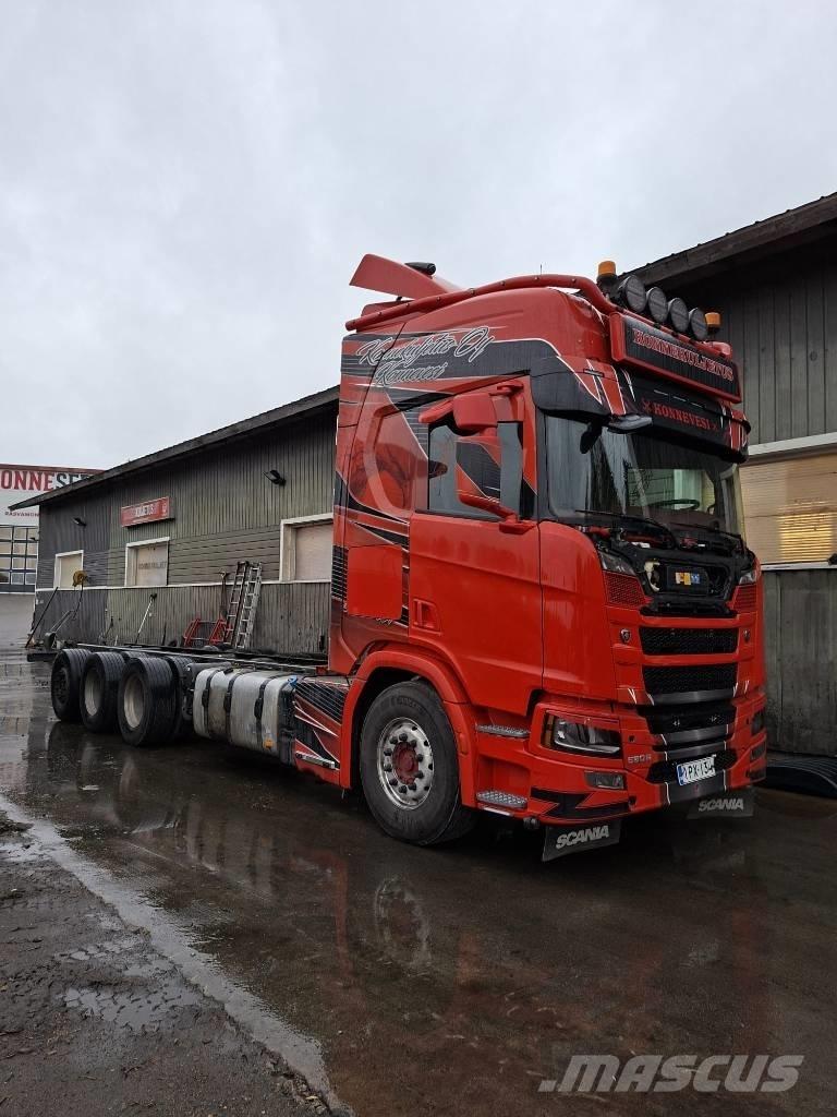 Scania R 560 شاحنات بمقصورة وهيكل