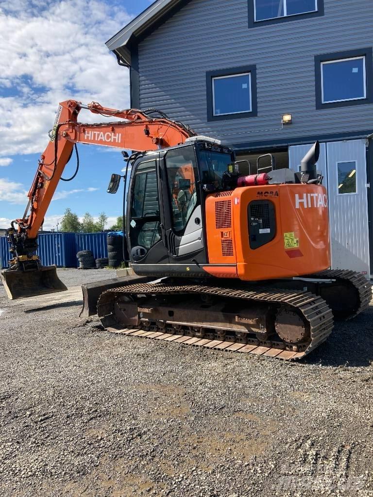 Hitachi ZX 135 US-6 حفارات زحافة