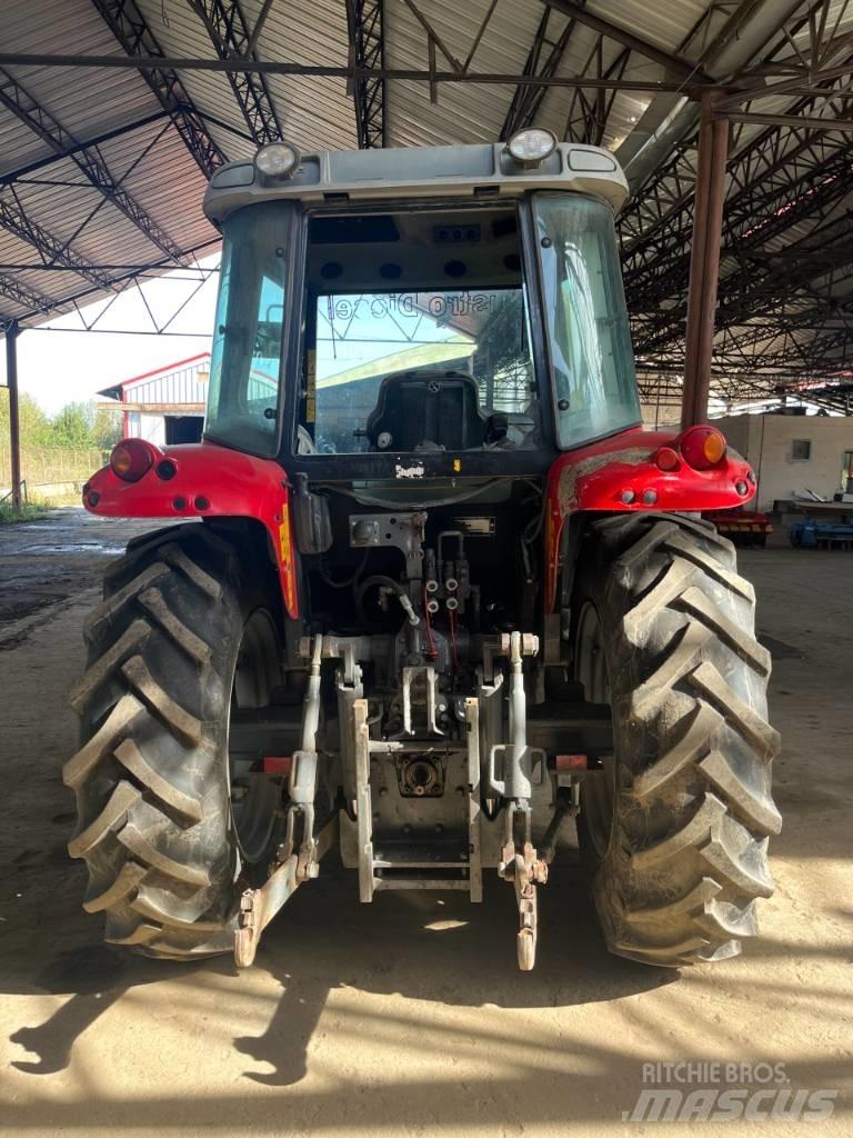 Massey Ferguson 5435 الجرارات