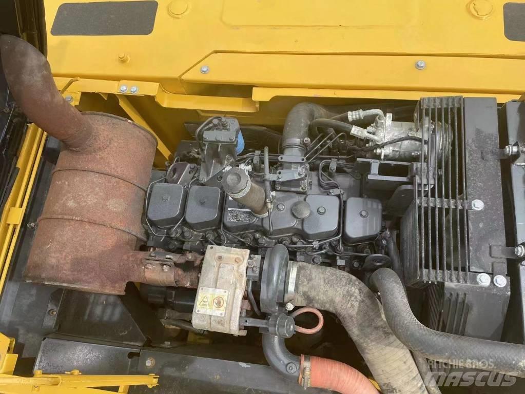 Komatsu pc220-7 حفارات زحافة