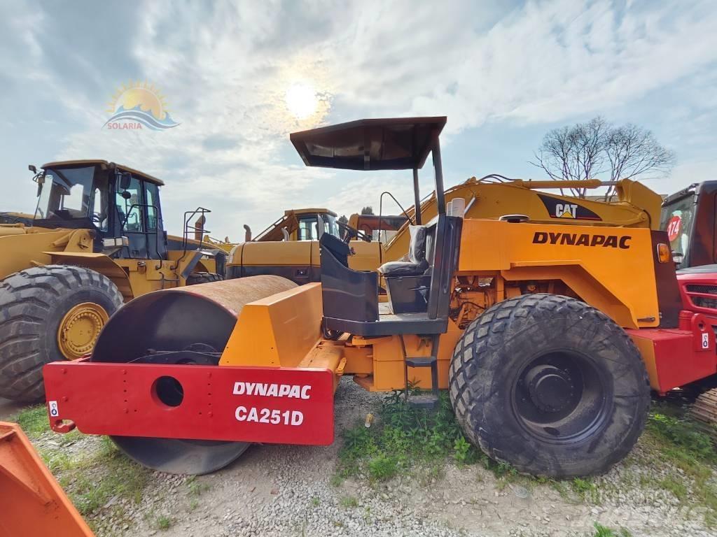Dynapac CA 251 D مداحل أحادية الأسطوانة