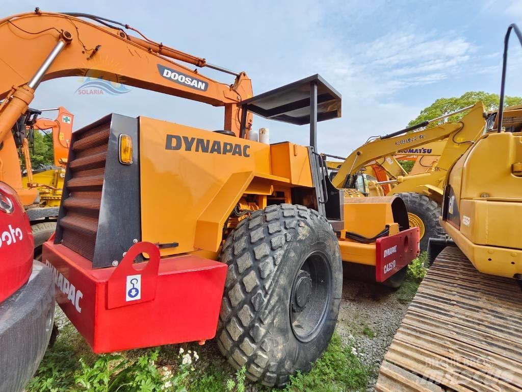 Dynapac CA 251 D مداحل أحادية الأسطوانة
