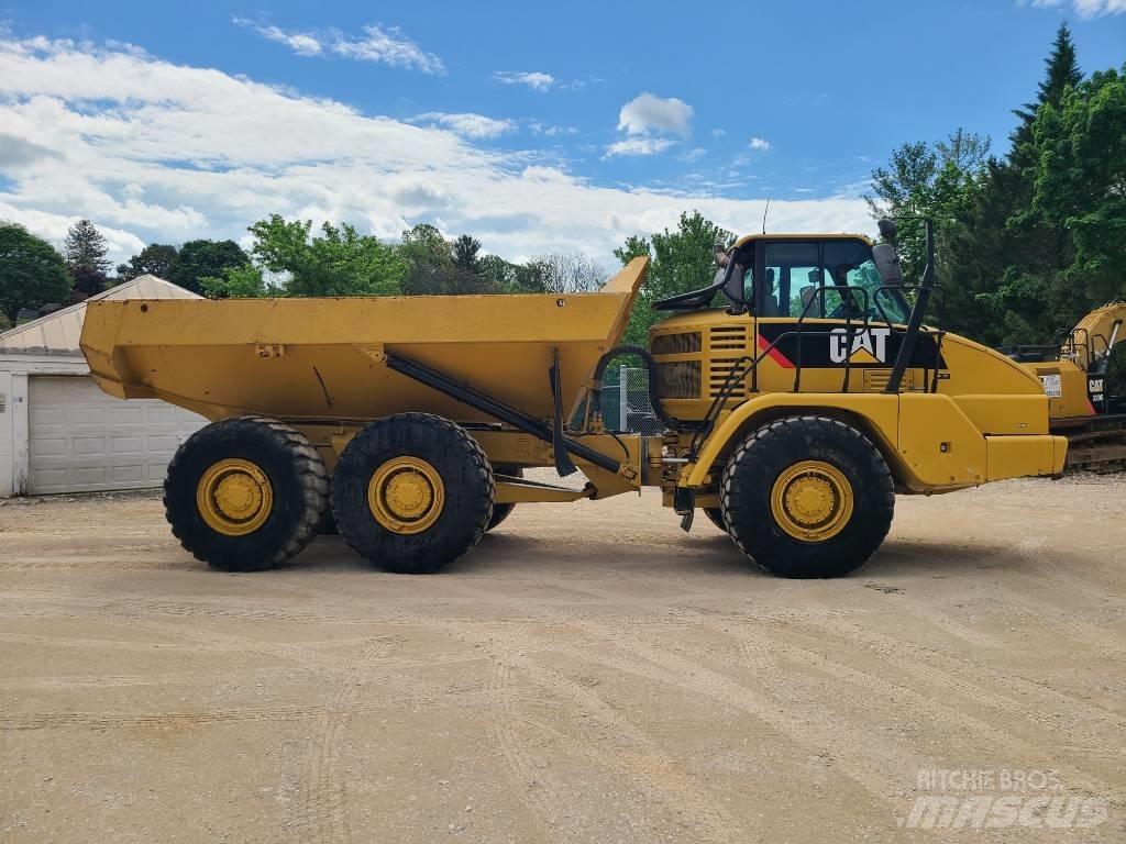 CAT 725 ساحبات مفصلية