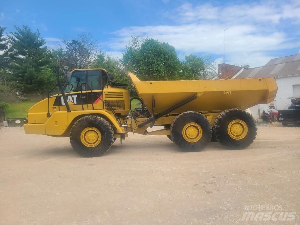 CAT 725 ساحبات مفصلية