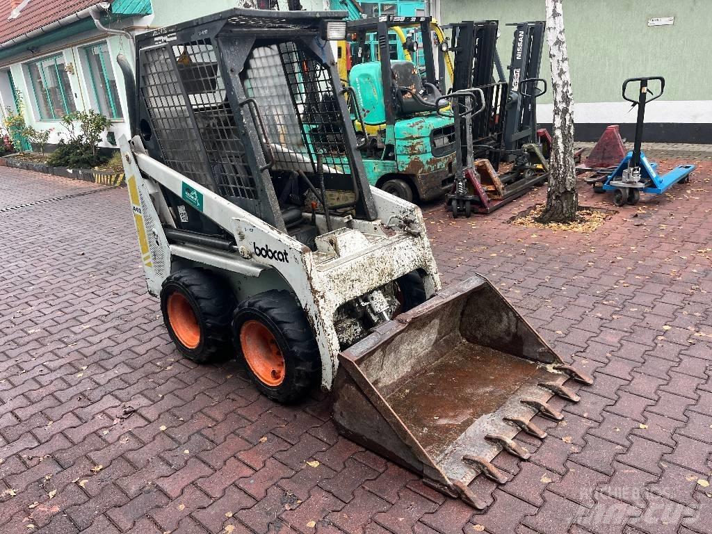 Bobcat 443      V-4129 لوادر وحفارات أمامية