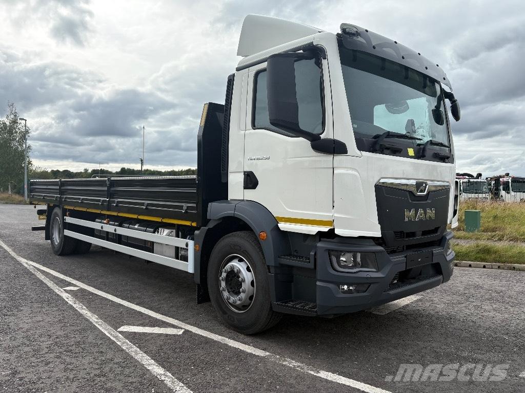 MAN TGM18.250 شاحنات مسطحة/مفصلية الجوانب