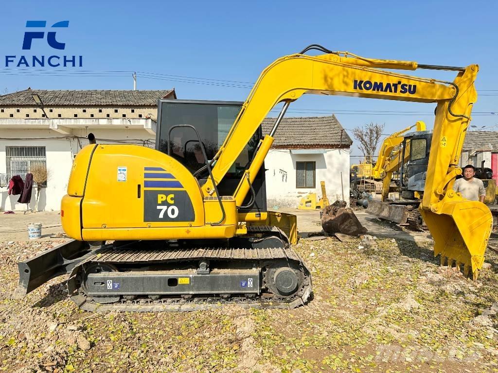 Komatsu PC 70 حفارات زحافة