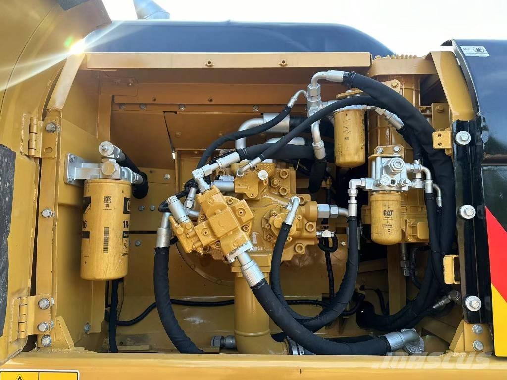 CAT 330D حفارات زحافة