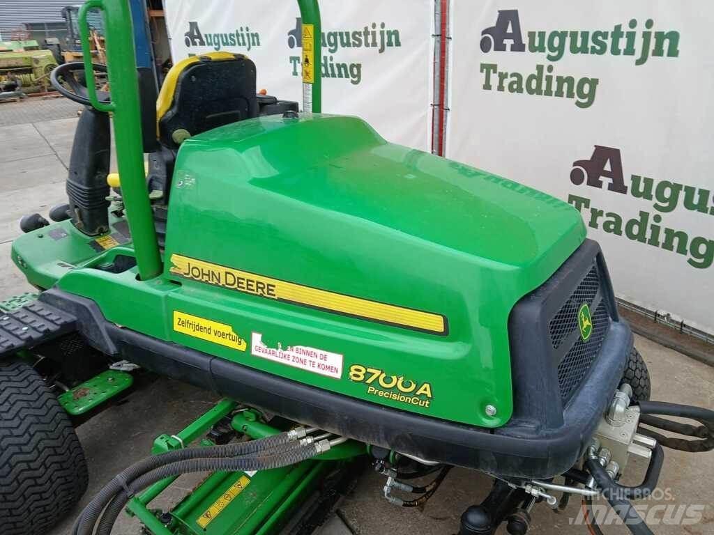 John Deere 8700 A ركوب الحشائش