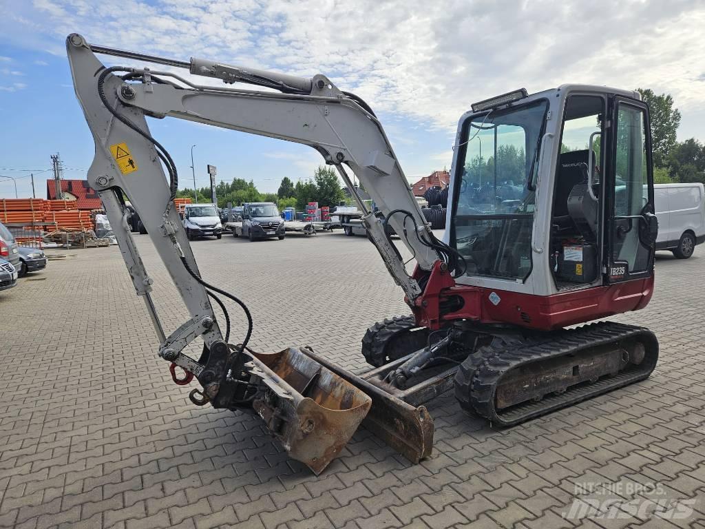 Takeuchi TB 235 حفارات صغيرة أقل من 7 طن (حفارات صغيرة)