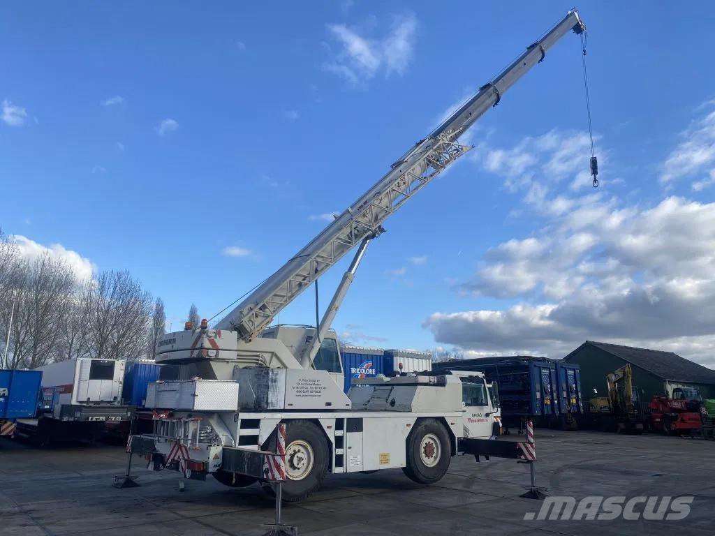 Liebherr LTM1030 رافعات صالحة لكل أنواع الطرق