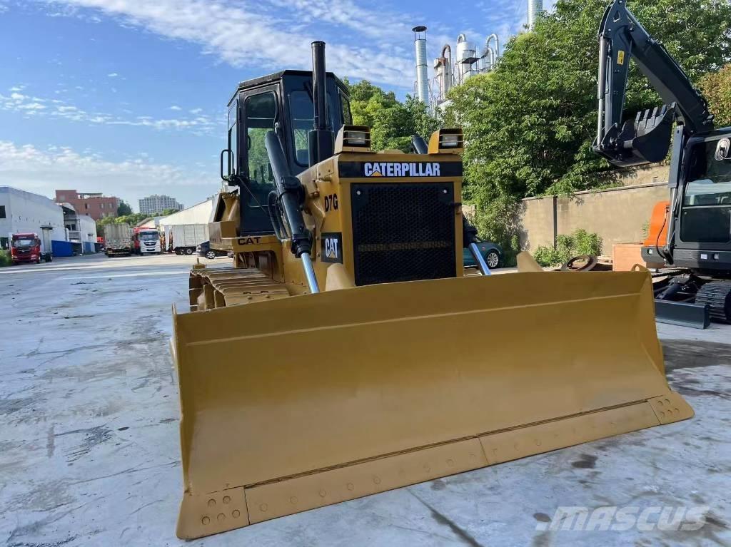 CAT D 7 G بلدوزرات مجنزرة