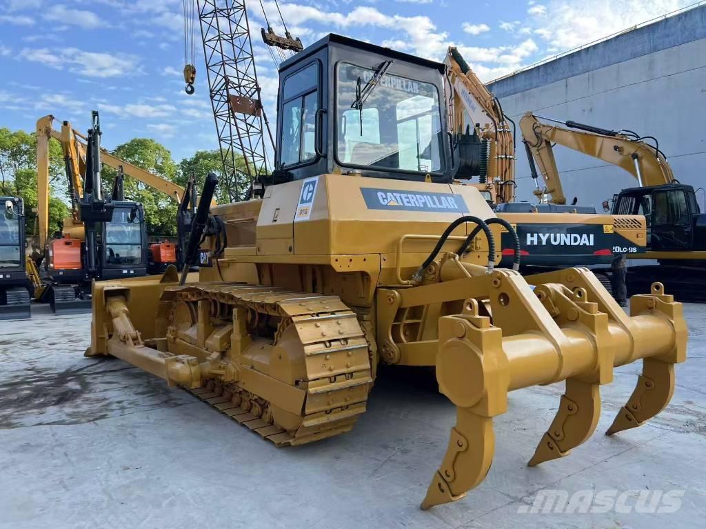 CAT D 7 G بلدوزرات مجنزرة