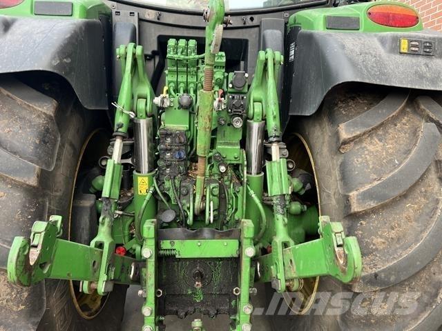 John Deere 6R 215 الجرارات
