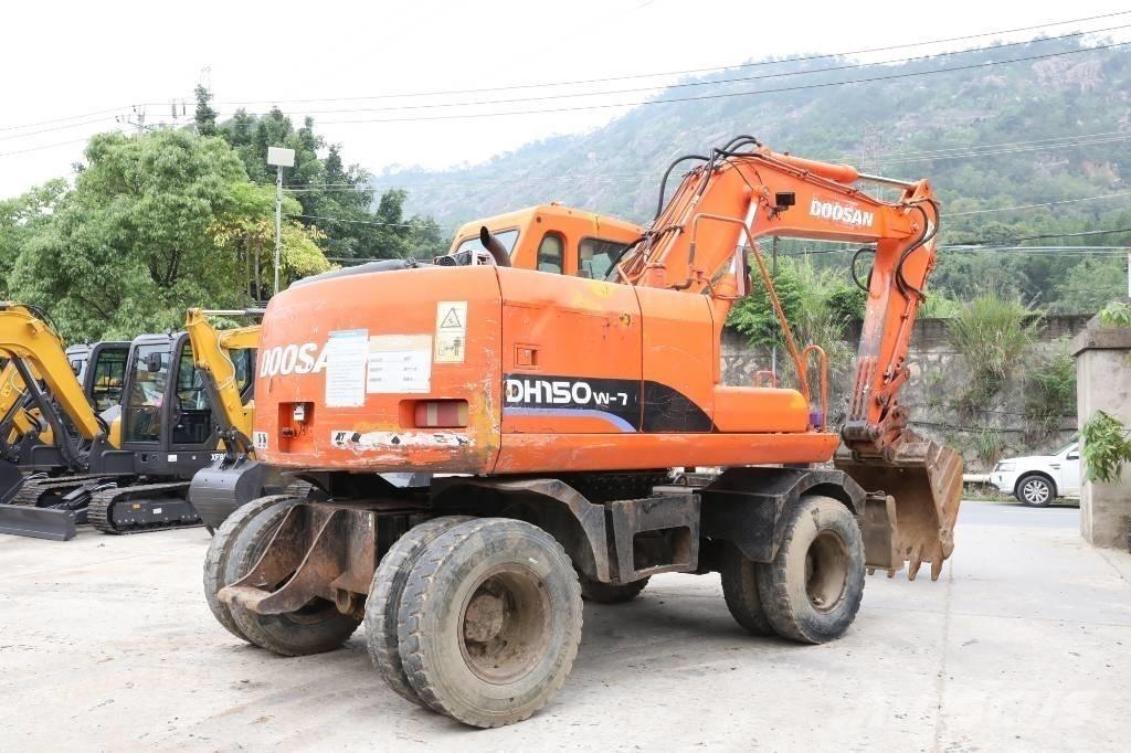 Doosan DH 150 W-7 حفارات بعجل