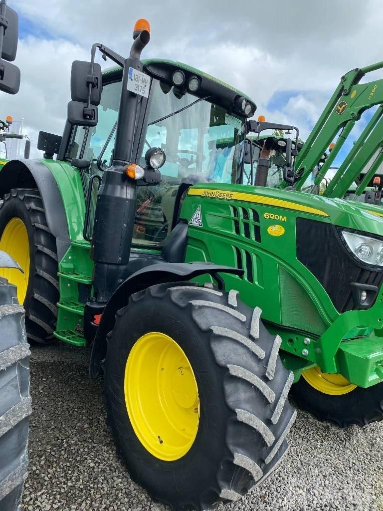 John Deere 6120 M الجرارات
