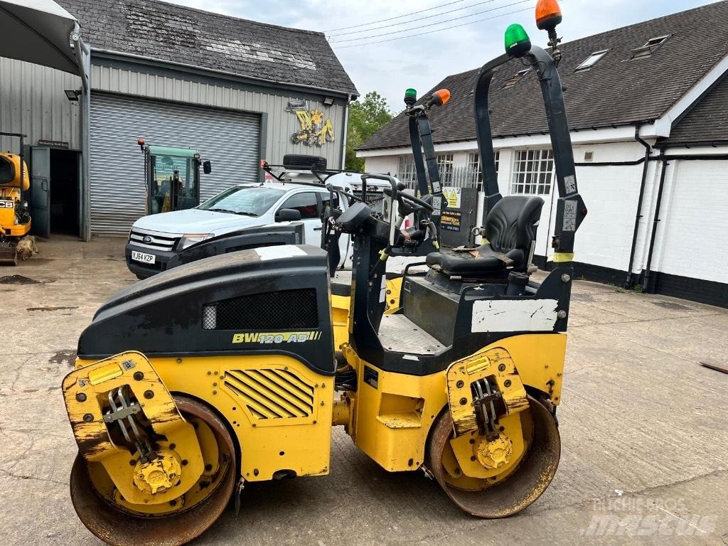 Bomag BW 120 AD-4 مداحل ثنائية الاسطوانة