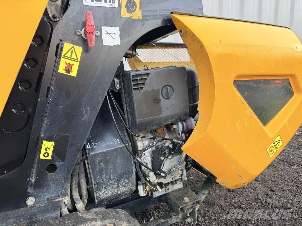 JCB HT D5 عربات نقل قلابة مجنزرة