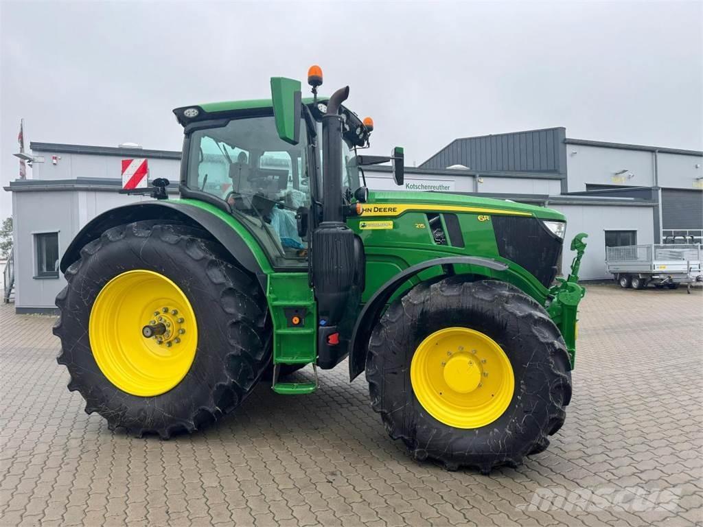 John Deere 6R 215 الجرارات