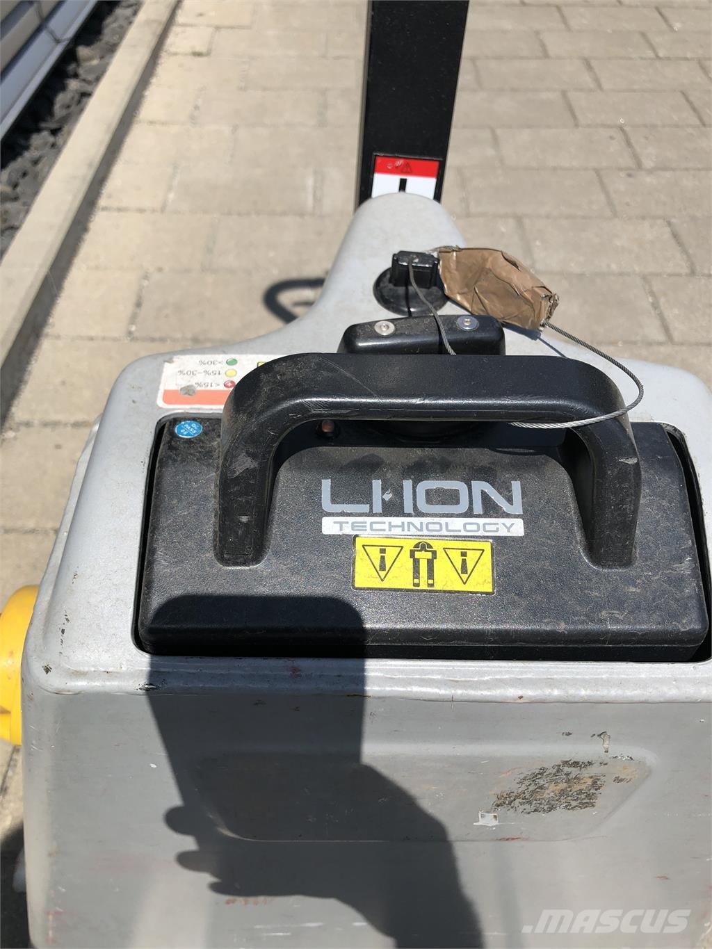 Still ECH 12 C معدات التكديس الجوالة