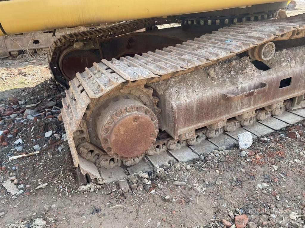 CAT 329 D حفارات زحافة