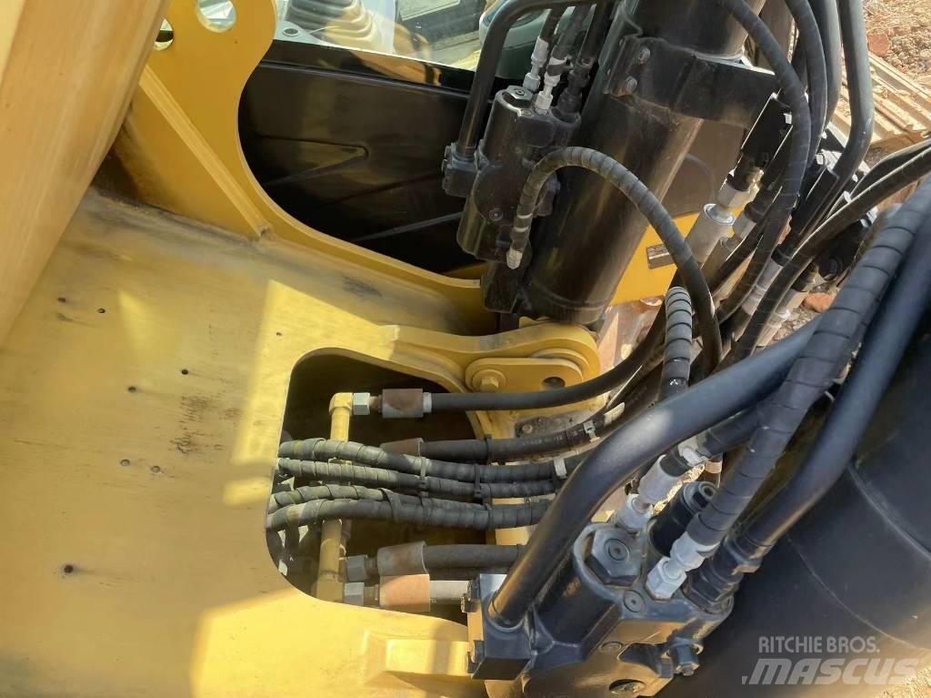 CAT 329 D حفارات زحافة