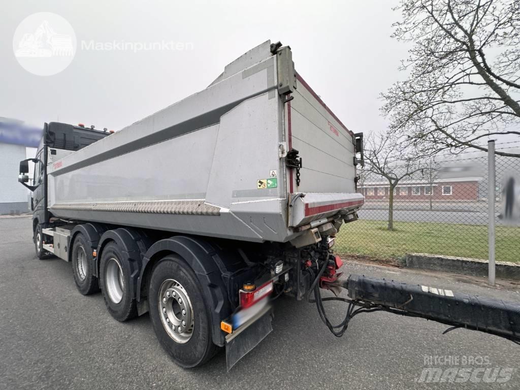 Volvo FH 16 750 شاحنات قلابة