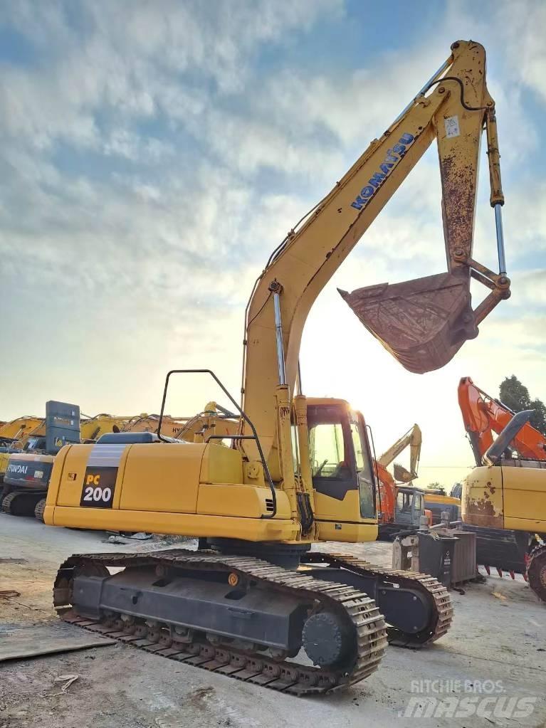 Komatsu PC 200-7 حفارات زحافة