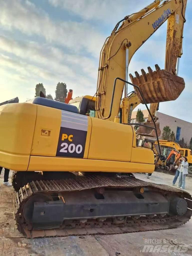 Komatsu PC 200-7 حفارات زحافة