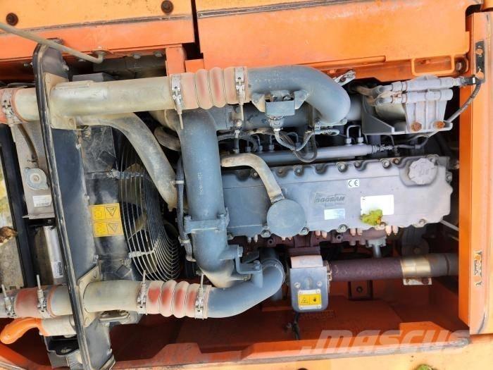 Doosan DX 140 W حفارات بعجل
