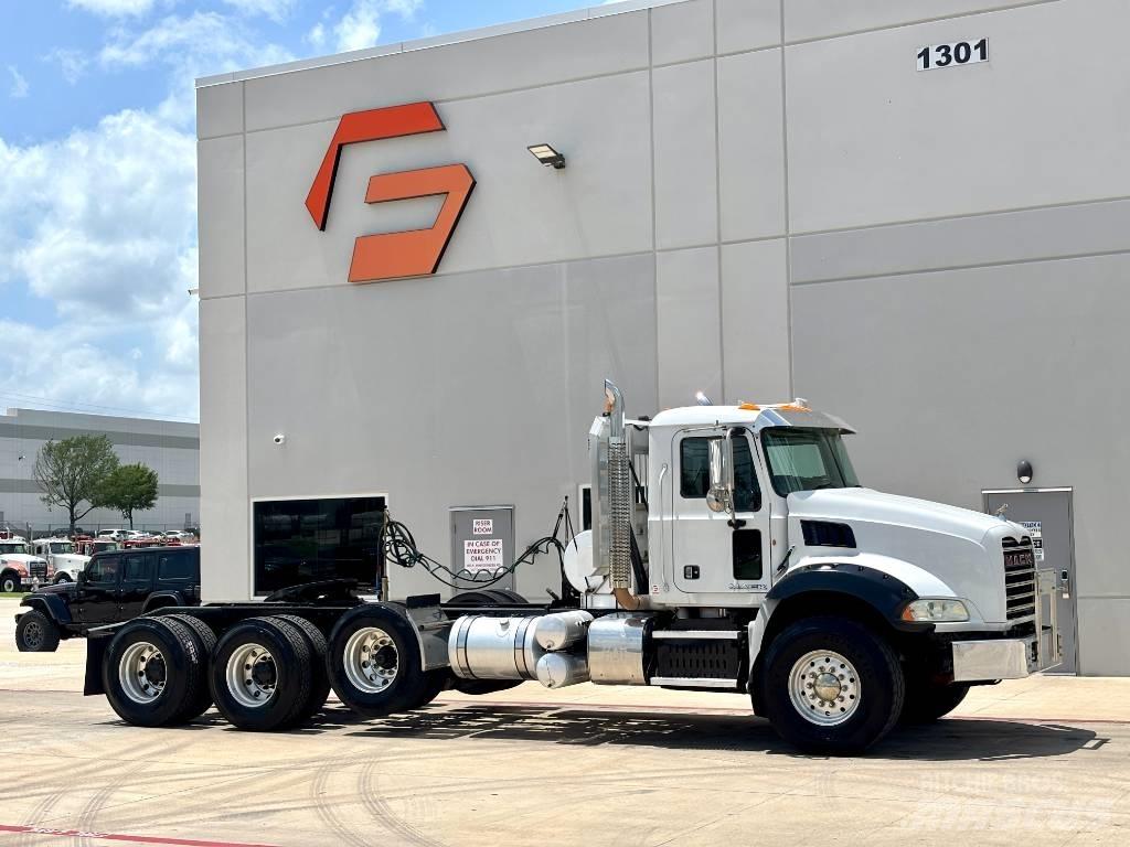 Mack Granite GU 813 وحدات الجر