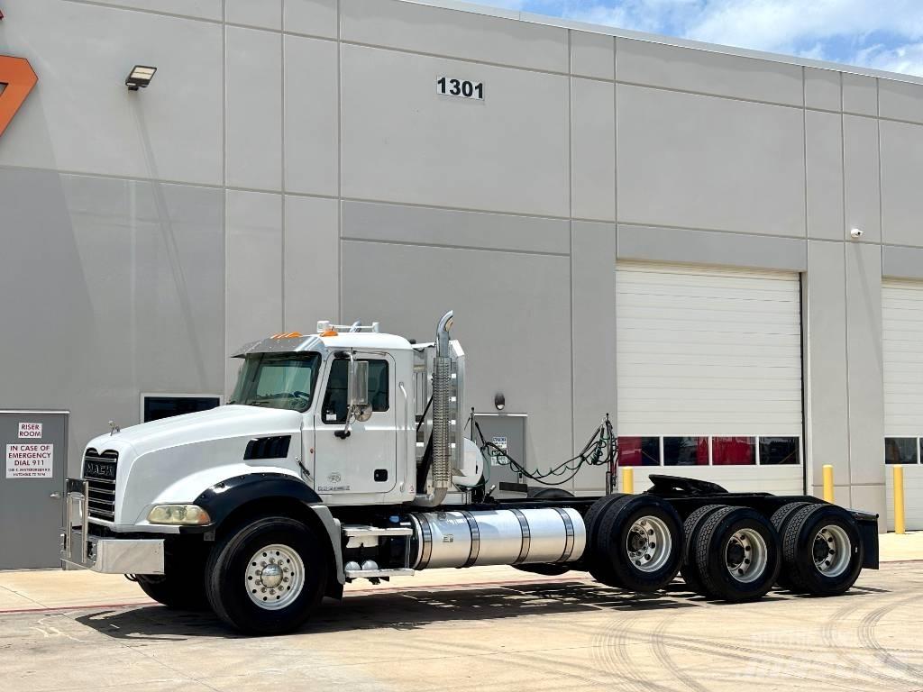 Mack Granite GU 813 وحدات الجر