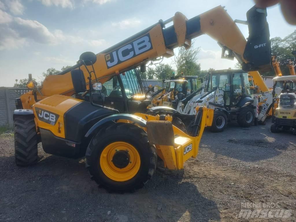 JCB 535-125 مناولات متداخلة