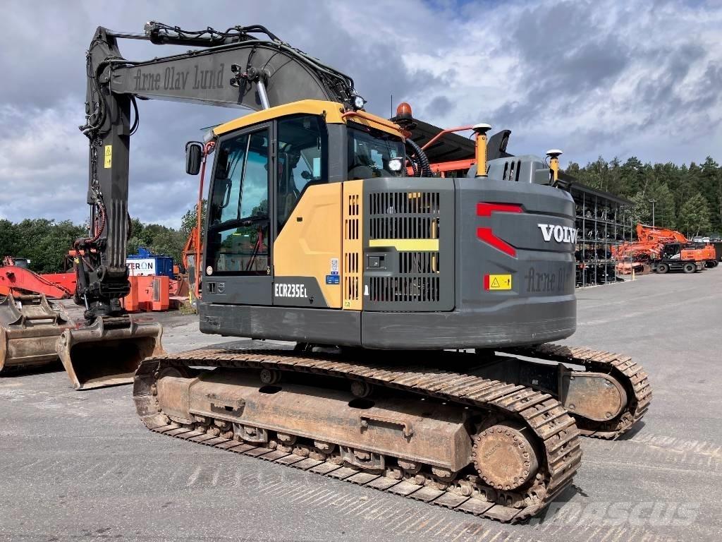Volvo ECR 235 E حفارات زحافة