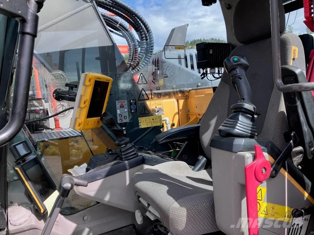 Volvo ECR 235 E حفارات زحافة