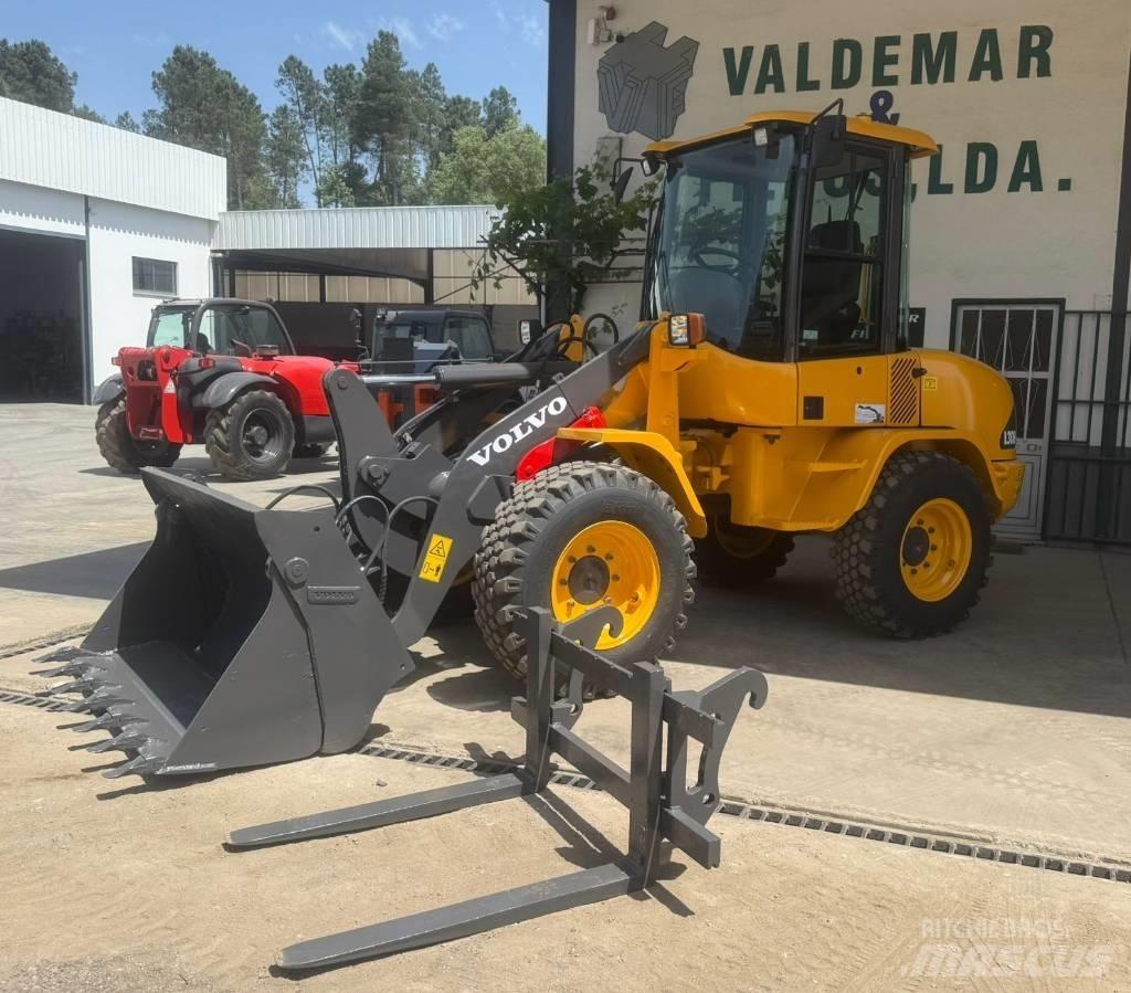 Volvo L 30 B, L30 لوادر بعجل