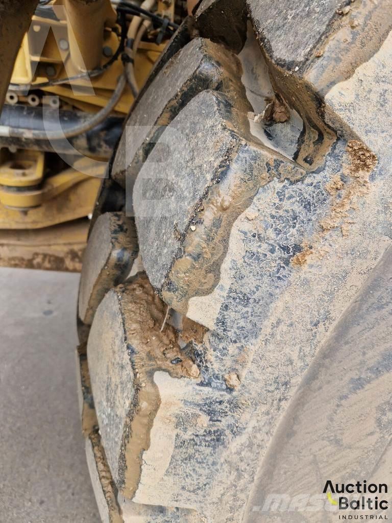 CAT 735C ساحبات مفصلية