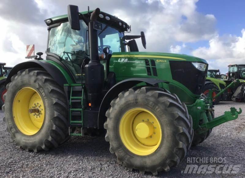 John Deere 6250 R الجرارات