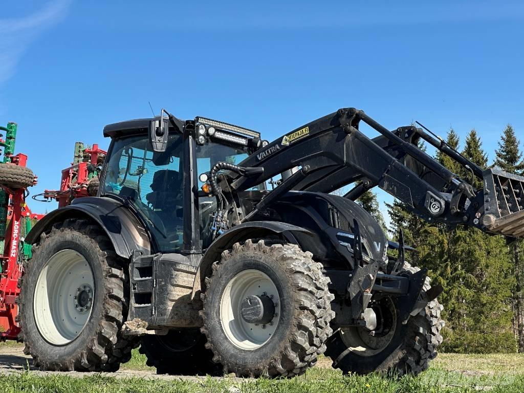 Valtra T 255 Versu الجرارات